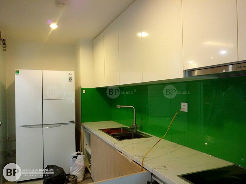 Kính bếp giá rẻ P1606D Mullberry Mỗ Lao 